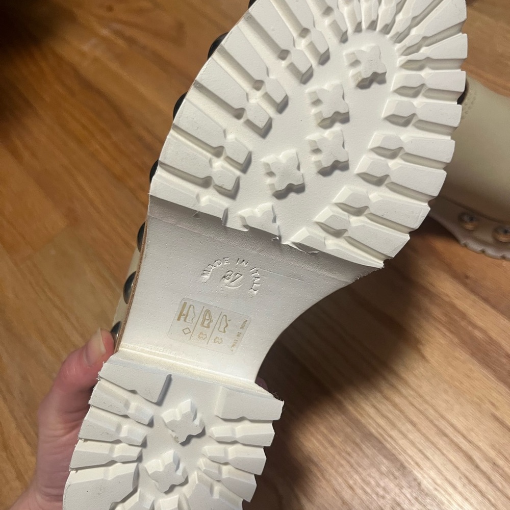 Labucq Cream Clog with Silver Studs - Picture 4 of 4